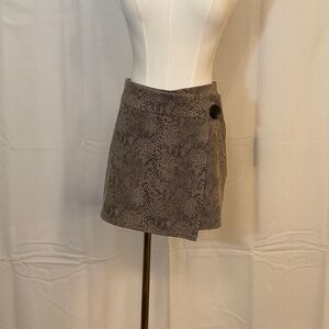 Zara Snake Print Skort - Gray